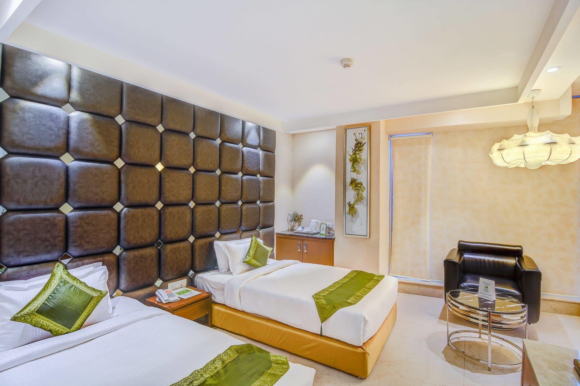 Capital O 14448 Hotel Sapphire Star Ιντόρ Εξωτερικό φωτογραφία